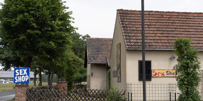 Interner Verweis: Provinzlust. Erotikshops in Ostdeutschland
