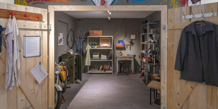 Interner Verweis: Kurzführung durch die Sonderausstellung „Garagen|Geschichten. Erkundungen eines Alltagsortes“ mit Dr. Andrea Steiner-Sohn